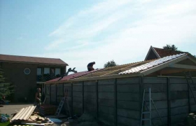 Dakpanplaten op schuur - De Weere