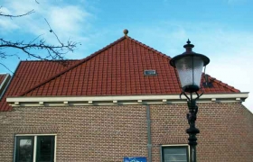 Nieuwe pannen Scoutinggebouw Medemblik